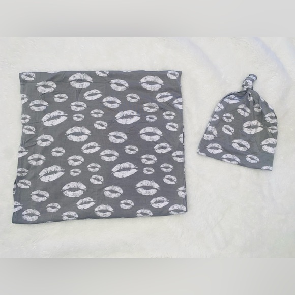 💋LS Gray Kisses Swaddle Set💋 - Picture 2 of 4